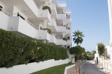 Camelina Suites