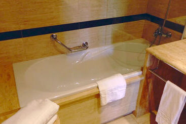 호텔 Bonalba Alicante 4* Sup