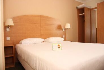 هتل Campanile Milton Keynes  Fenny Stratford