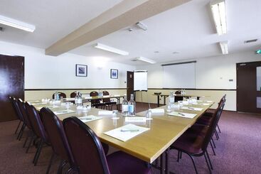 هتل Campanile Milton Keynes  Fenny Stratford