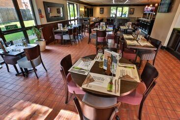 هتل Campanile Milton Keynes  Fenny Stratford