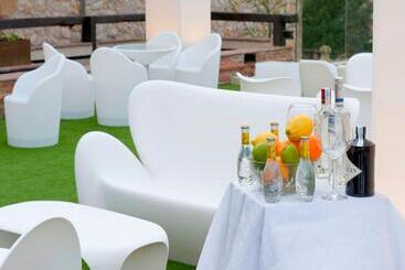 هتل Costa Esmeralda Suites