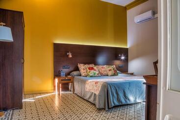 هتل Els Jardins De La Martana