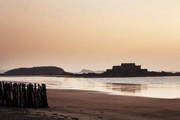 هتل Escale Oceania Saint Malo