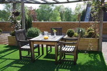 هتل Grange Bracknell