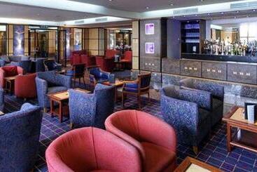 هتل Grange Bracknell