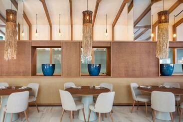 Отель Zahara Resorts & Villas