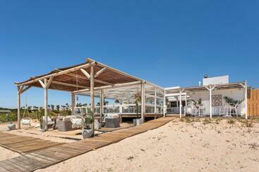 Отель Zahara Resorts & Villas