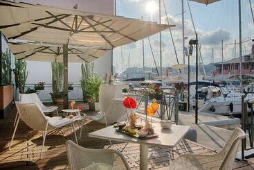 هتل NH Collection Genova Marina