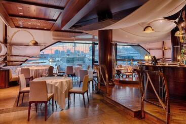 هتل NH Collection Genova Marina