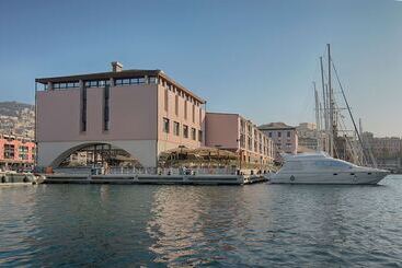هتل NH Collection Genova Marina