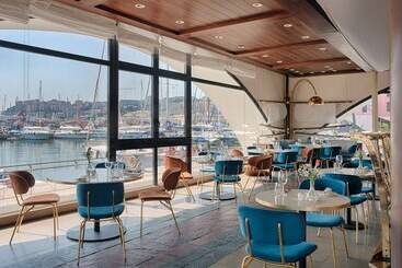 هتل NH Collection Genova Marina