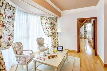 هتل Silken Villa De Laguardia