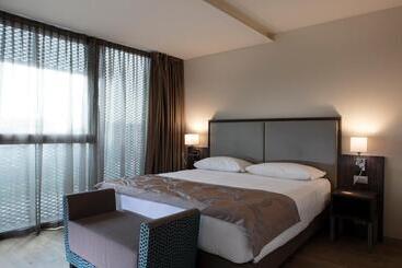 Smart Hotel Holiday