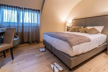 Smart Hotel Holiday