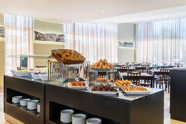 هتل Tryp by Wyndham Lisboa Caparica Mar