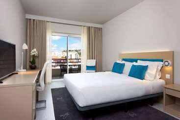 هتل Tryp by Wyndham Lisboa Caparica Mar