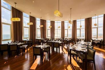 هتل Tryp by Wyndham Lisboa Caparica Mar