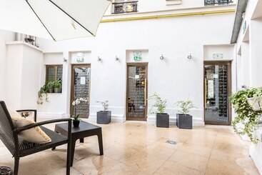 هتل Villa Lutece Port Royal