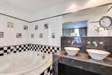 هتل Villa Lutece Port Royal