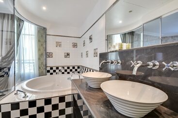 هتل Villa Lutece Port Royal
