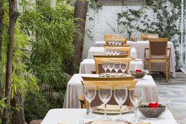 هتل Vp Jardin De Tres Cantos