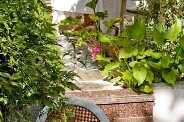 هتل Vp Jardin De Tres Cantos