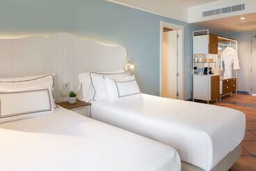Отель Zahara Resorts & Villas