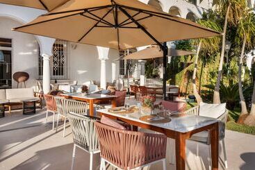 Отель Zahara Resorts & Villas