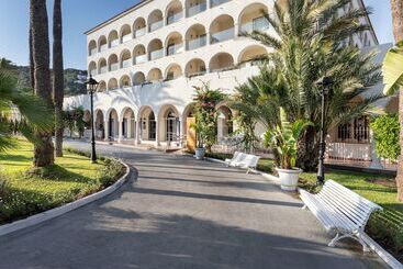 Отель Zahara Resorts & Villas