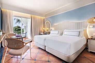 Отель Zahara Resorts & Villas