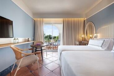 Отель Zahara Resorts & Villas