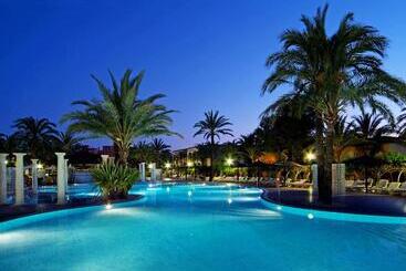 Отель Zahara Resorts & Villas