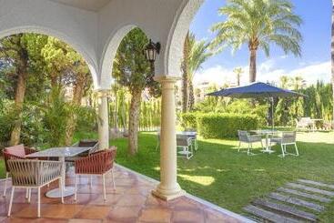 Отель Zahara Resorts & Villas