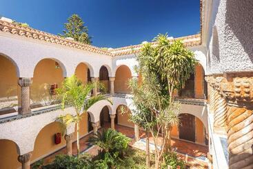 Отель Zahara Resorts & Villas