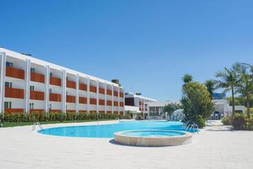 Malibu Foz Hotel   La Maison Younan