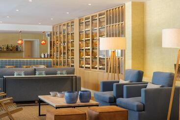 Malibu Foz Hotel   La Maison Younan