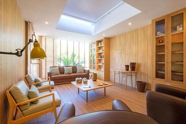 Malibu Foz Hotel   La Maison Younan