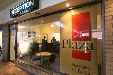 Mayfair Plaza Motel And Apartments
