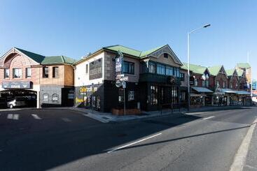Mayfair Plaza Motel And Apartments