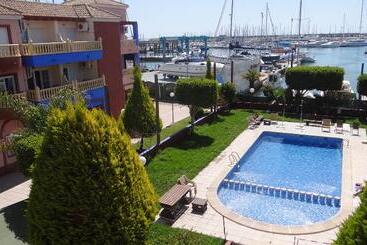 استراحتگاه Apartamentos Marina Internacional