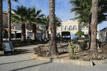 استراحتگاه Apartamentos Marina Internacional