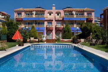 استراحتگاه Apartamentos Marina Internacional