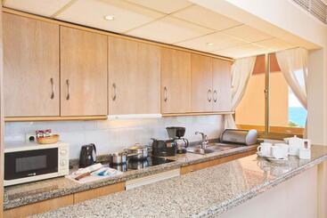 Sunset Beach Club Hotel Apartments