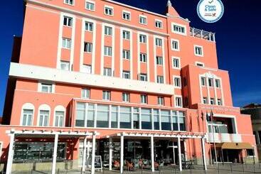 The One Grand Hotel da Póvoa