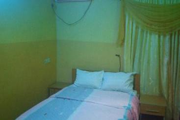 Larrydam Hotel And Suites