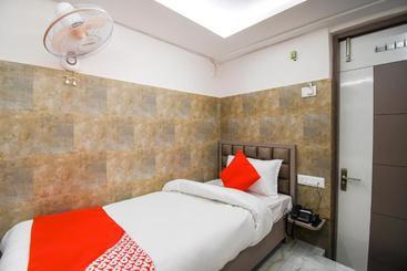 هتل Oyo 70123 Sada Shiv Guest House