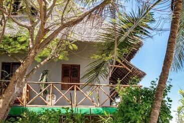 Hotel Pili Pili Beach