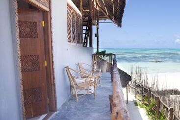 Hotel Pili Pili Beach