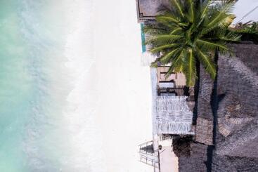Hotel Pili Pili Beach